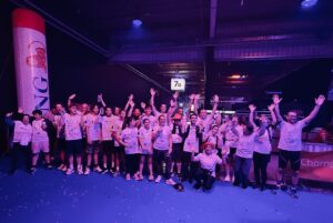 groupe de sportifs au marathon