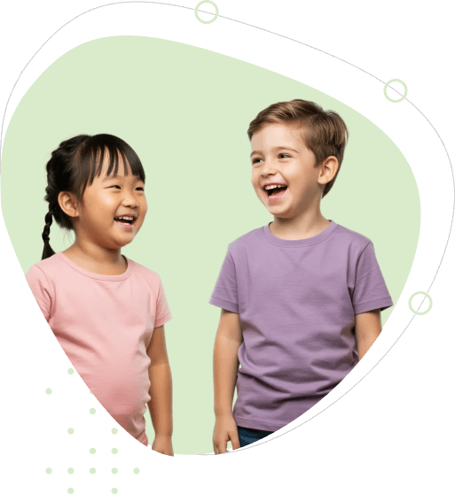 deux jeunes enfants souriant atteints de diabète